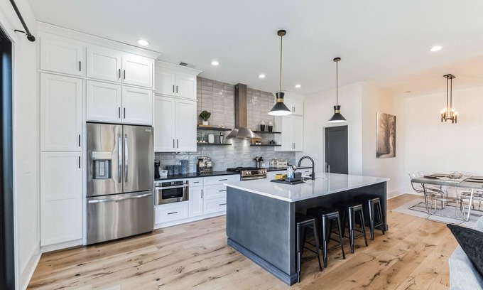 Charlotte Casa | Modern! New! Built! Duplex! For Families! In Clt! 3 Bedroom Duplex by Redawning