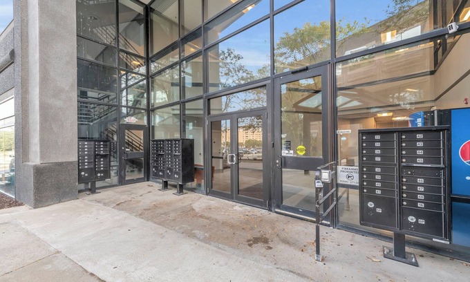 Waldron Casa | Modern & Nice Place in Kansas Free Parking & WiFi Near Airport Very Convenient