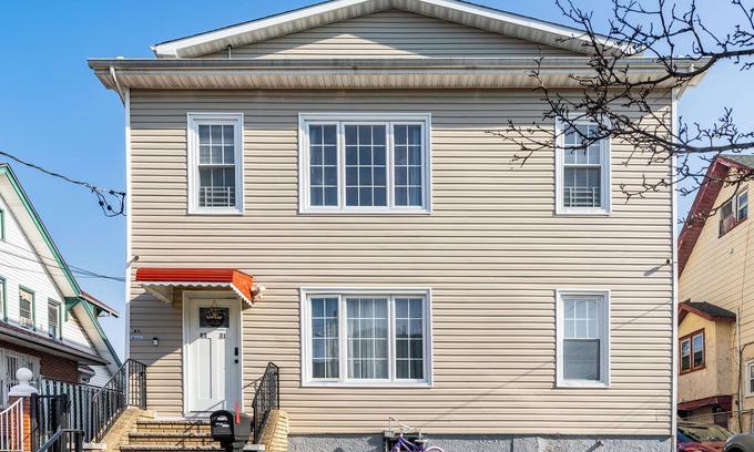 Jamaica Hills Apartamento | Modern NYC Escape – Walk to Subway, 15 Mins to JFK/LGA, 30 Mins to Manhattan!