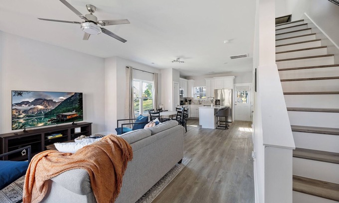 Kannapolis Casa | Modern Oasis Full Duplex 6 Bed 4.2 Bath, Walk to DT