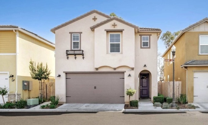 Clovis Otro | Modern Oasis Getaway in Clovis , CA