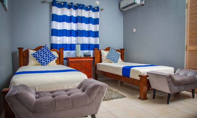 Portmore Casa | Modern Oasis