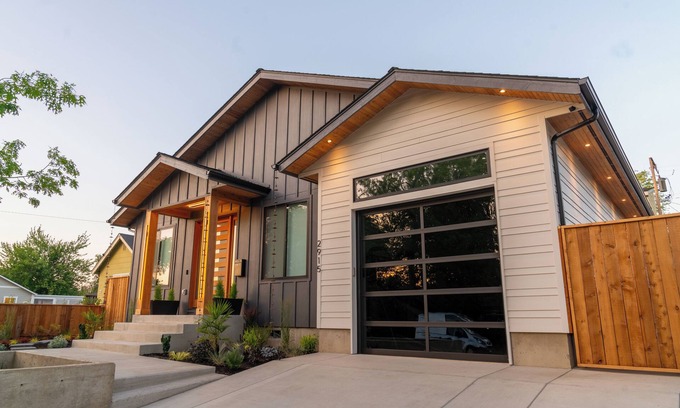 Amazon Casa | Modern Oasis, Near UO Campus!