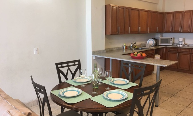 Puerto Ferro Apartamento | Oasis Tropical moderna en la propiedad!