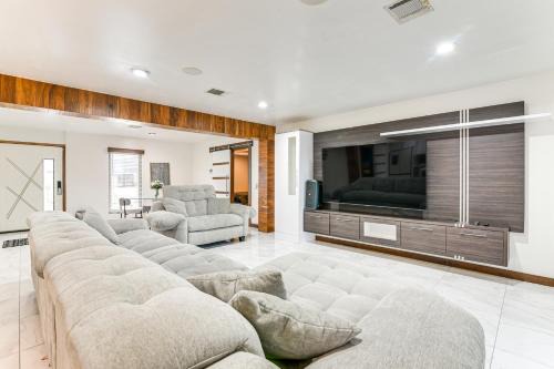 Southbelt/Ellington Casa | Modern Oasis with Outdoor Lounge in Houston!