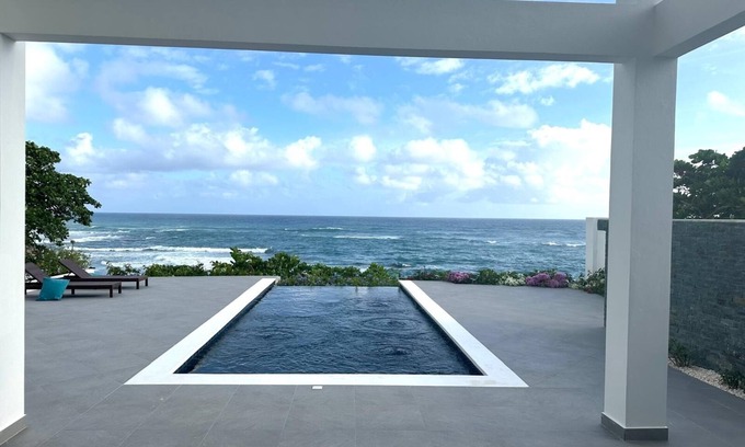 Cabrera Casa | Modern Oceanfront 4-bedroom house with pool, WiFi, AC in lovely town of Cabrera