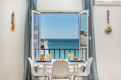 Cavacos Casa | Modern ocean view apt 2 min walk to beach