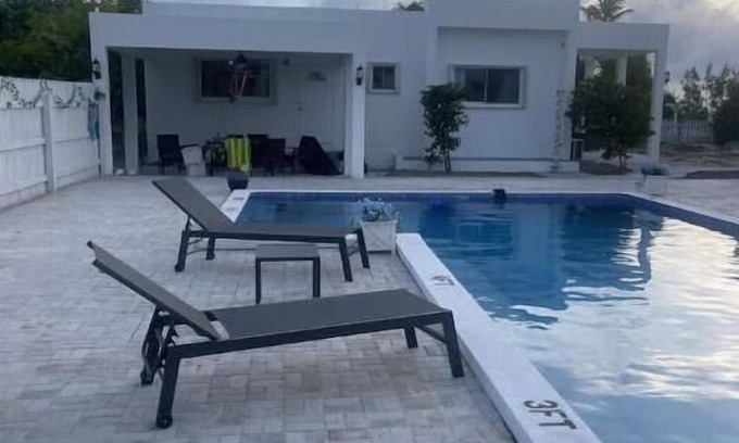 Cockburn Town Casa | Modern ocean villa with heated pool