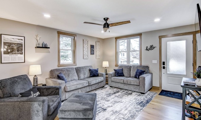 Eau Claire Casa | Modern On Main - Stylish Comfort Near Downtown