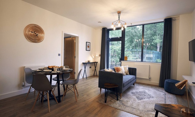 Hungerford Apartamento | Robin-Moderno-Apartamento-Baño Privado-Vista a la Calle