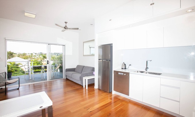 Hawthorne Apartamento | Moderno apartamento de una habitación en el piso superior, estacionamiento y conexión inalámbrica a pie a ferry, tiendas y cafés