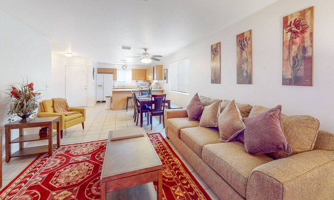 Tucson Casa | Modern one-level home with enclosed yard, central AC, and washer/dryer
