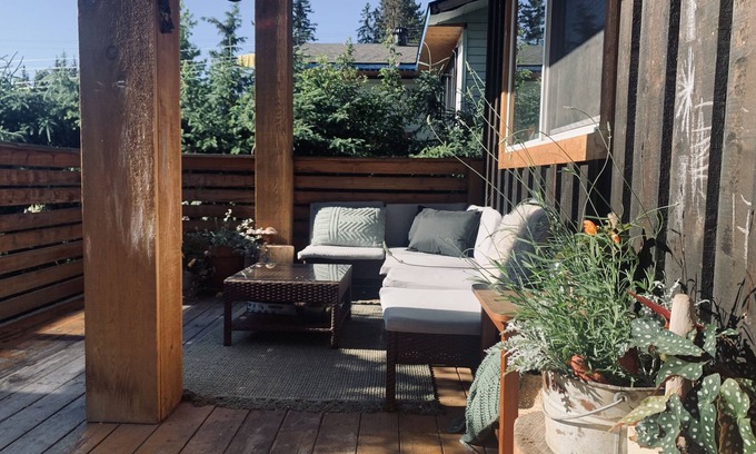 Smithers Casa | Modern, open- concept house- in town & connected to Riverside Park (3 bedrooms)