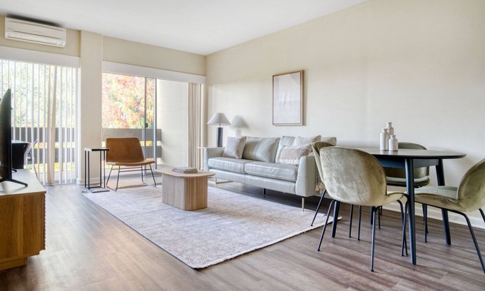 Palo Alto Apartamento | Modern Palo Alto 1BR w/ Gym & Pool, 10 mins to FB & Google, by Blueground
