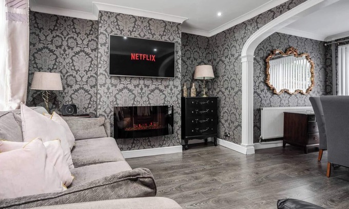 Kirkby Casa | Modern & Peaceful Home | Free Parking