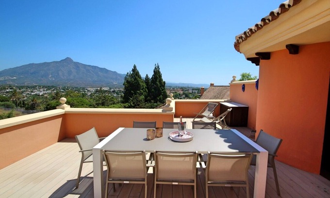 Nueva Andalucia Apartamento | Modern penthouse with large terraces, panoramic views - close to the beach!