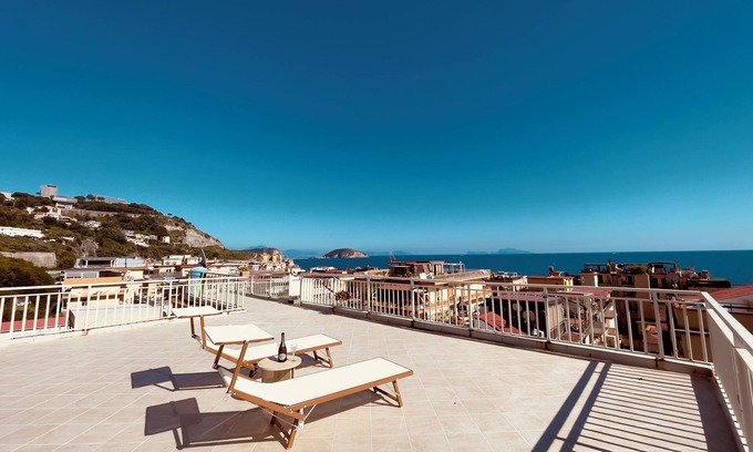 Pozzuoli Apartamento | Modern Penthouse with Stunning Ocean View of Capri and the Gulf
