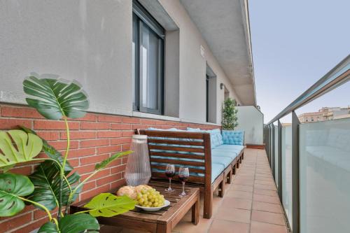 Poblenou Apartamento | Modern Penthouse with Large Terrace in Poblenou Perfect for Holidays or Work Close to the Beach and Public Transport