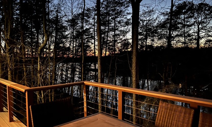 Gainesville Casa | Modern pet friendly home w/ covered dock near Lake Lanier Olympic Park