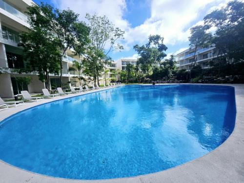 Playacar Apartamento | Modern Playacar Condo with Poolside Views & Nature
