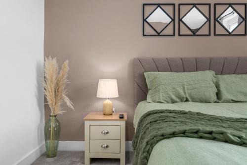 Prestwich Casa | Modern Prestwich Home Near Heaton Park & City Links