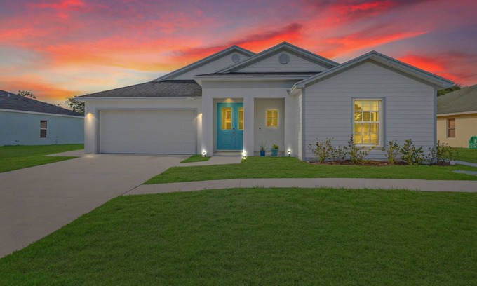 Port Saint Lucie Apartamento | Modern Private 2 BR 1 BA and Kitchen Near the Beach