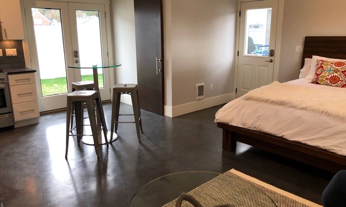 Coeur d'Alene Apartamento | Estudio moderno de 1 habitación en el centro de Coeur d'Alene, Idaho