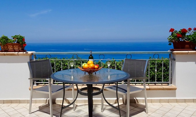 Marina di Zambrone Villa | Moderna, Villa separada privado con vistas al mar cerca de Tropea y Zambrone Beach