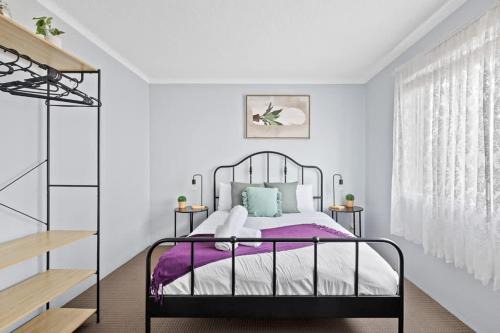 Liverpool Casa | Modern Private Double Room - Central Spot at Liverpool - Shared Bathroom
