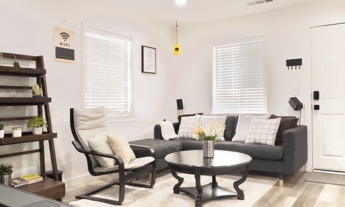 Tulare Casa | Modern & Private Tulare Getaway Near the Outlets!