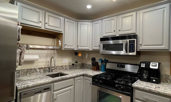 Tahoe Valley Cabaña | Modern Private Cottage with Luxury Amenities