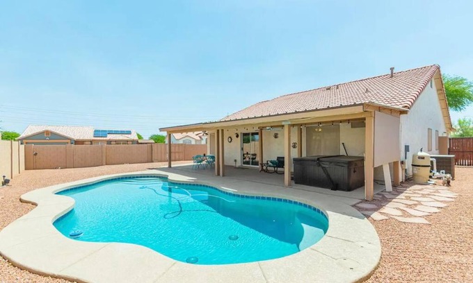 Casa Grande Casa | Modern private vacation home with sparkling pool and hot tub!