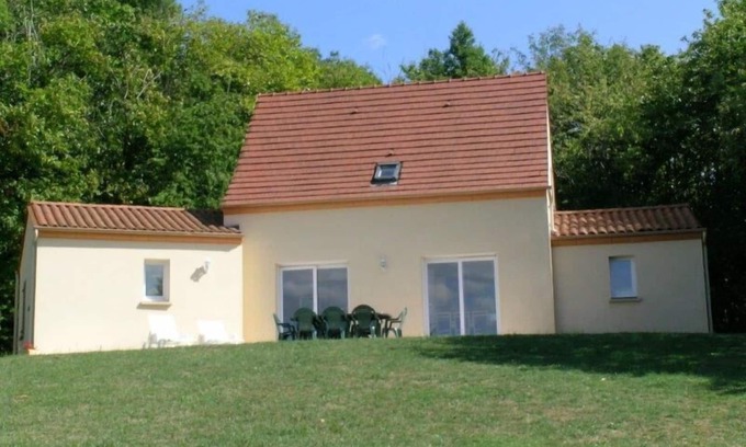 Rouffilhac Casa | Propiedad moderna con excelentes vistas y piscina privada.