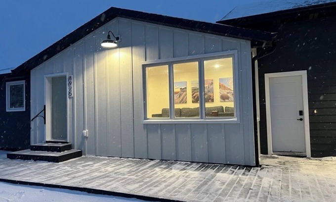 Barnard Otro | Modern Ranch House-Play Garage on Acreage