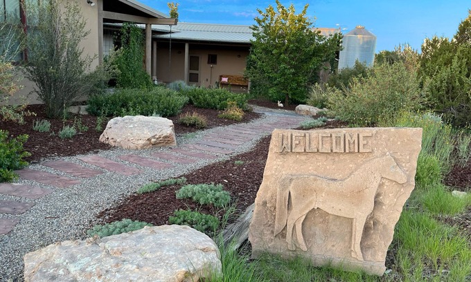 Canoncito Casa | Modern Ranch on 27 acres 18 min from Santa Fe