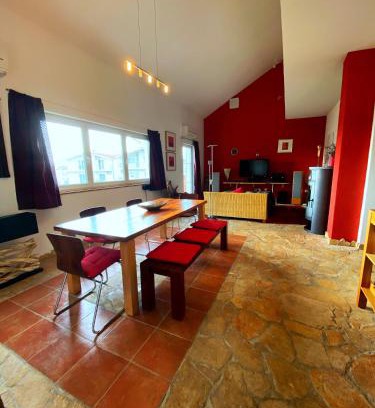 Podstrana Apartamento | Modern Red & Blue Apartment