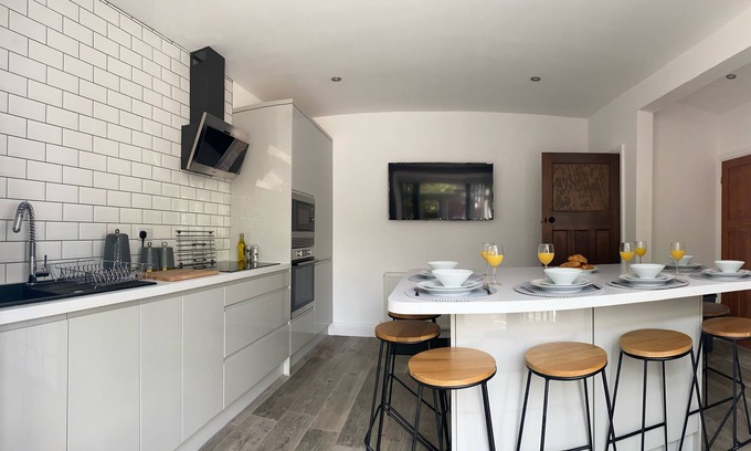 Doncaster Casa | Modern Refurb *Free Parking*Racecourse* A1 & M18.