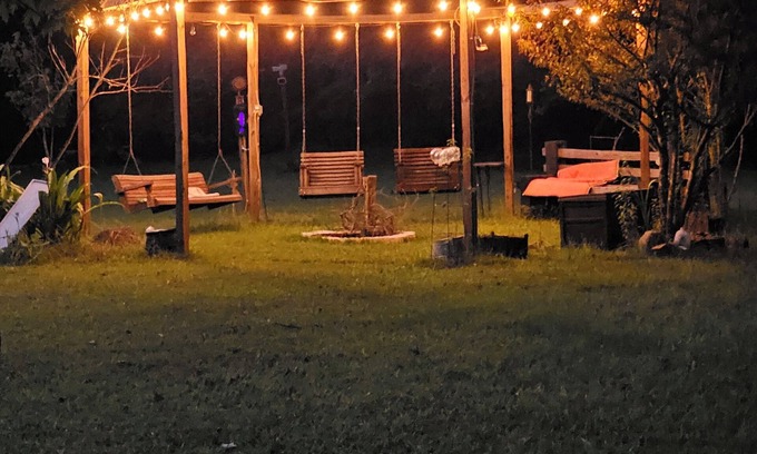 Sneads Cabina | Modern relaxing cabin. Firepit, hot tub & goats on property, nearby fishing,.