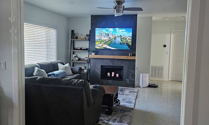 Coquina Key Casa | Modern Relaxing Retreat in St. Petersburg! Downtown Access & The Beach!