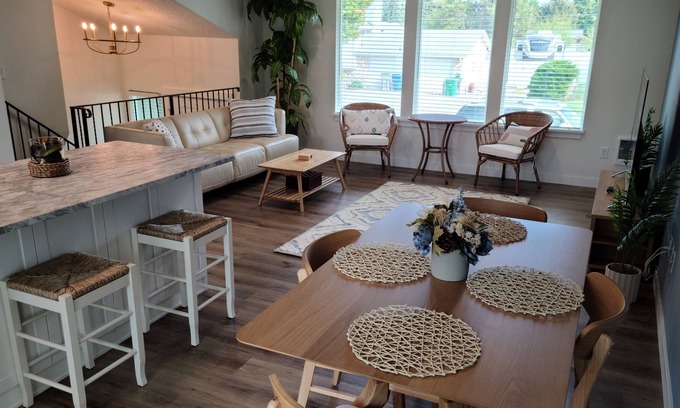 Spokane Valley Apartamento | Modern, remodeled, excellent location, free parking, large fenced yard,