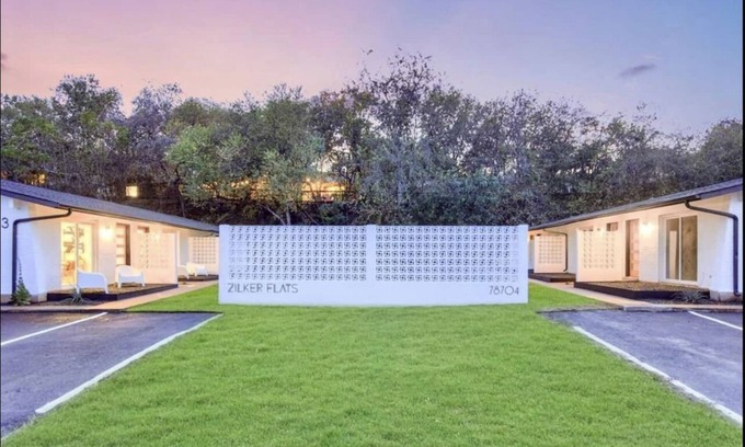 Barton Hills Condominio | Modern Renovated Condo - Walk to Zilker / Barton Springs