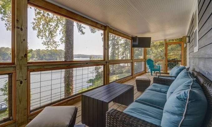 Shelby Casa | Modern renovated Lake home with awesome GameRoom!