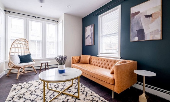 Federal Hill Casa | ★ Modern Renovation ★ 10-Bedrooms! Perfect For Large Groups!