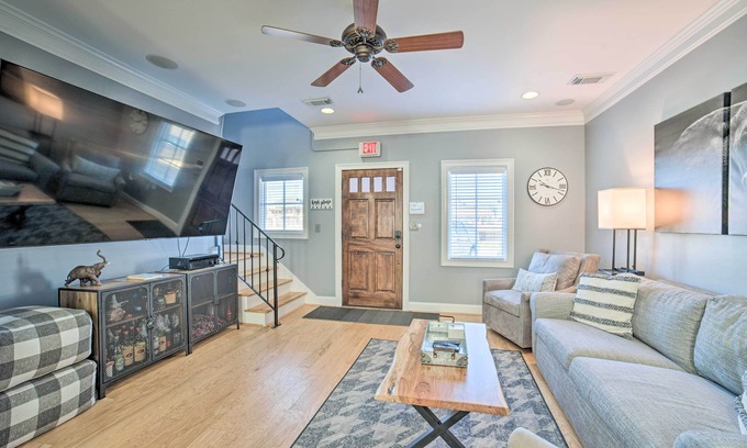 Tuscaloosa Casa | Modern Retreat ~ 1/2 Mi to Bryant-Denny Stadium