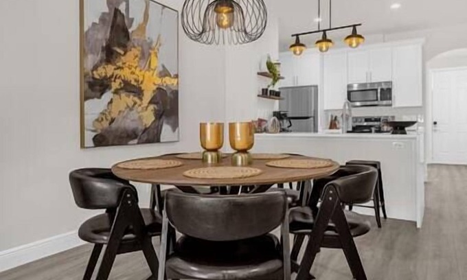 Sunset Ridge Casa | Modern Retreat 4BR | BBQ | PETS | 15 mi to Disney