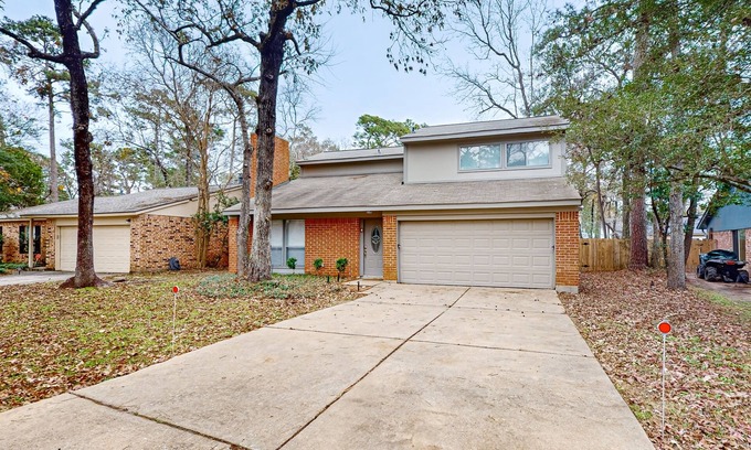 Panther Creek Casa | Modern retreat in a quiet neighborhood, close to shopping, & fenced in yard