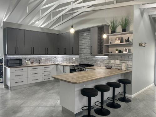 Jeffreys Bay Casa | Modern Retreat in Jeffreys Bay