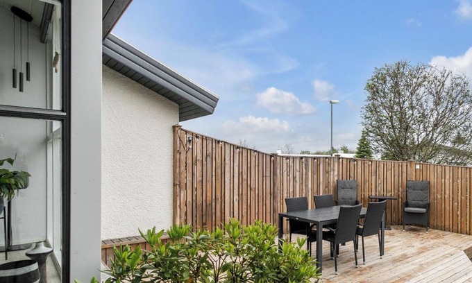 Arbær Casa | Modern Retreat in Reykjavik: Your Gateway to Nature and City Life