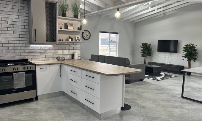 Jeffreys Bay Casa | Modern Retreat in Jeffreys Bay