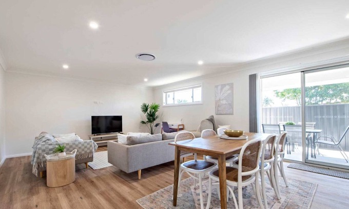 Dubbo Casa | Modern Retreat - Near CBD, 4BR Comfort